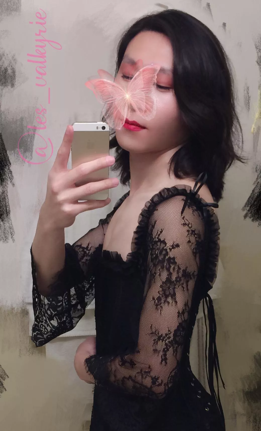 The Duchess 🧛🏻‍♀️ is getting ready for spooky season 🐈‍⬛🎃