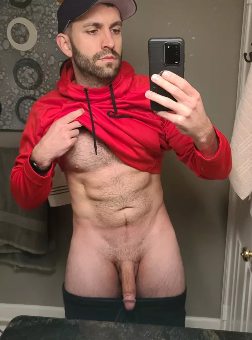 Who else loves hoodie season? 😈