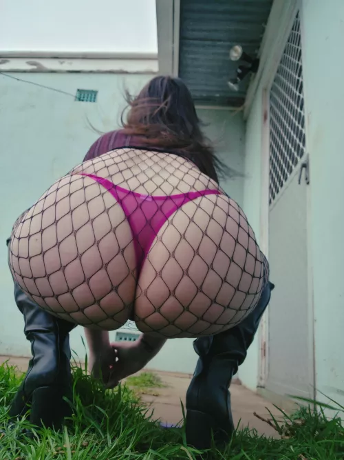 Who likes big booty bitches? (link in comments)