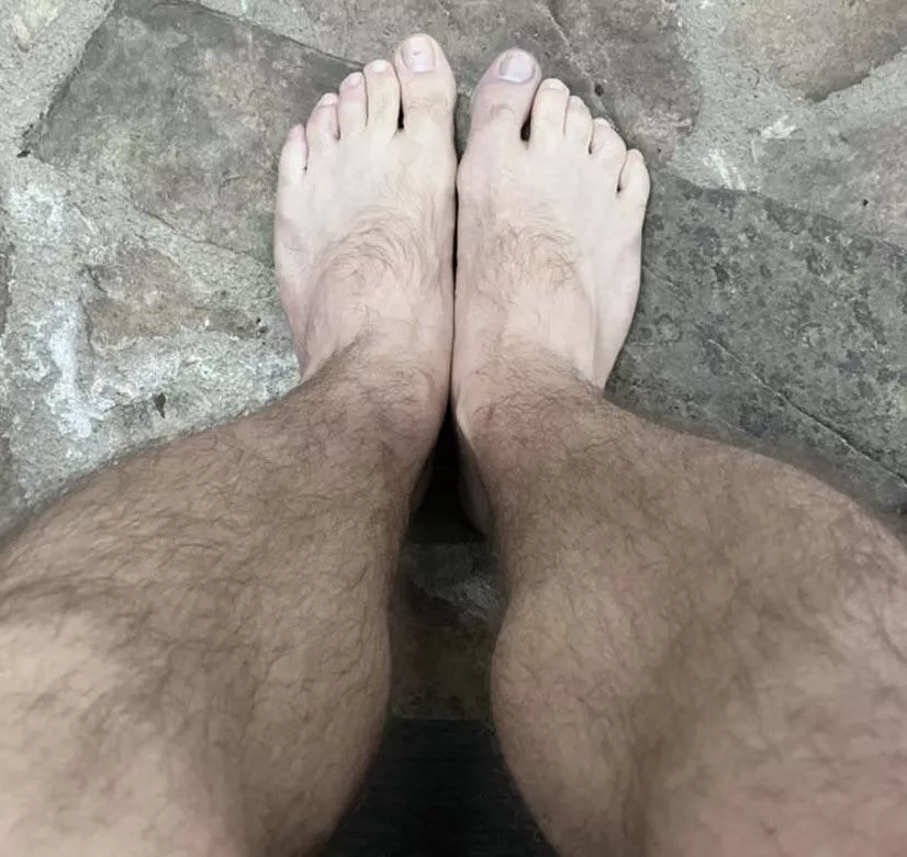 Anyone else love my best friend’s feet like me?