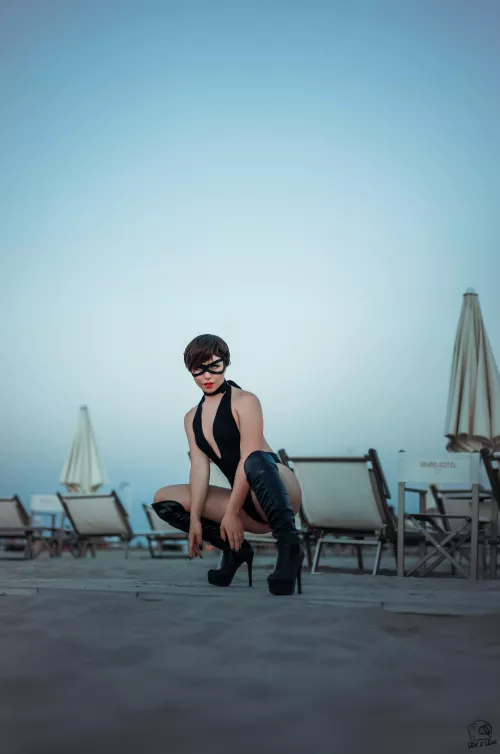Catwoman Beach Party cosplay made by me, I wore this costume at a Summer Convention at the beach, hope you appreciate it 🐈‍⬛