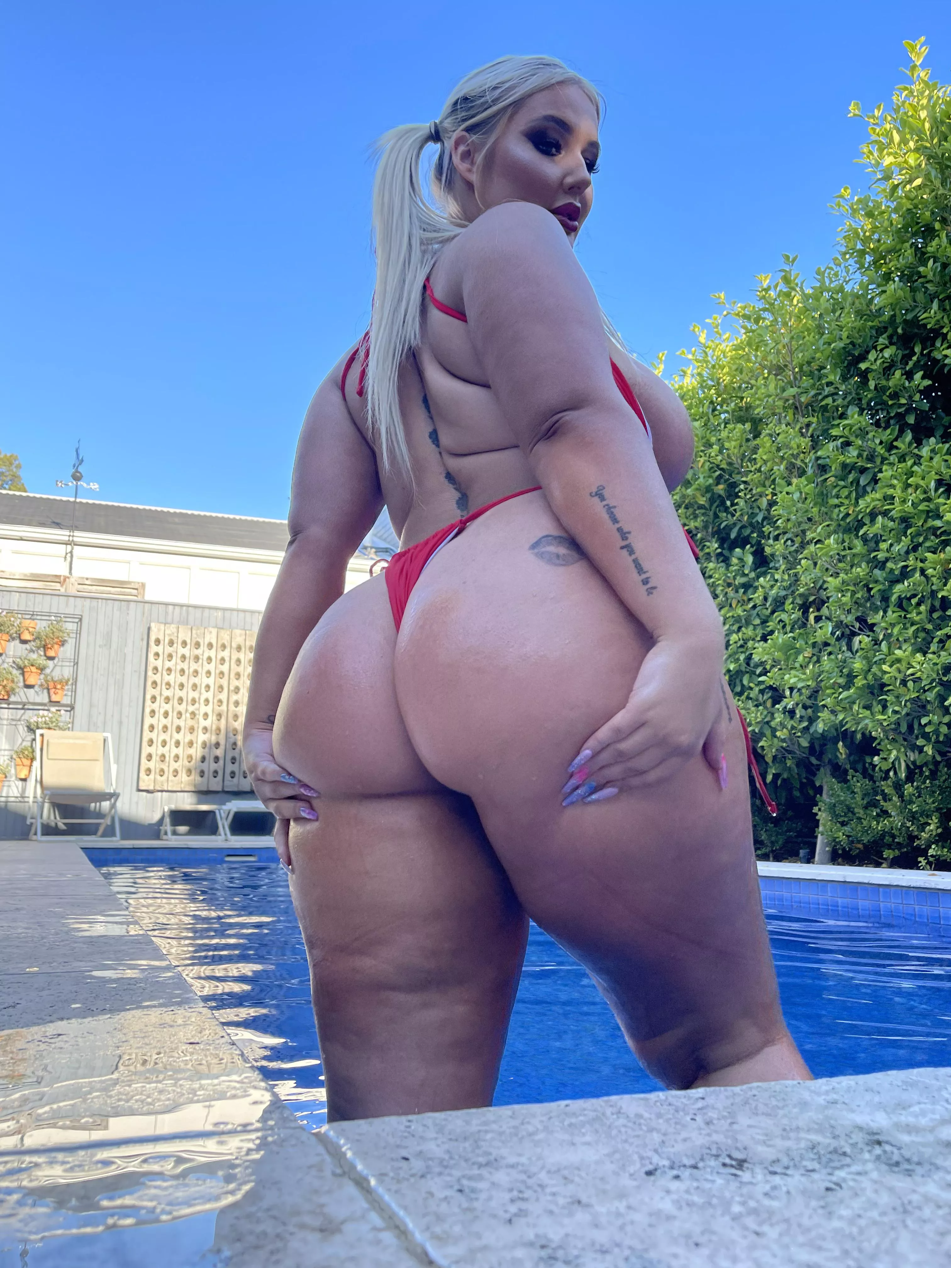 Come for a swim with me😇