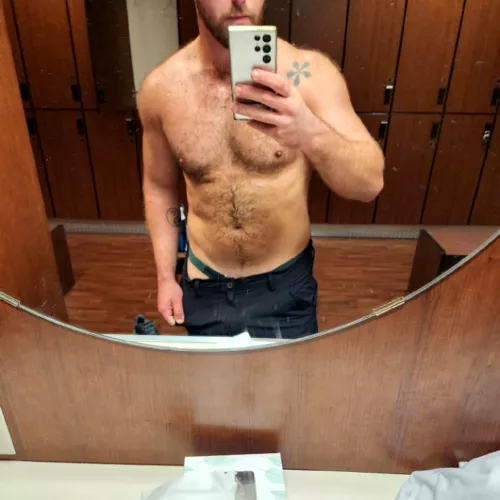 don't forget to stretch today! 😏 [M]