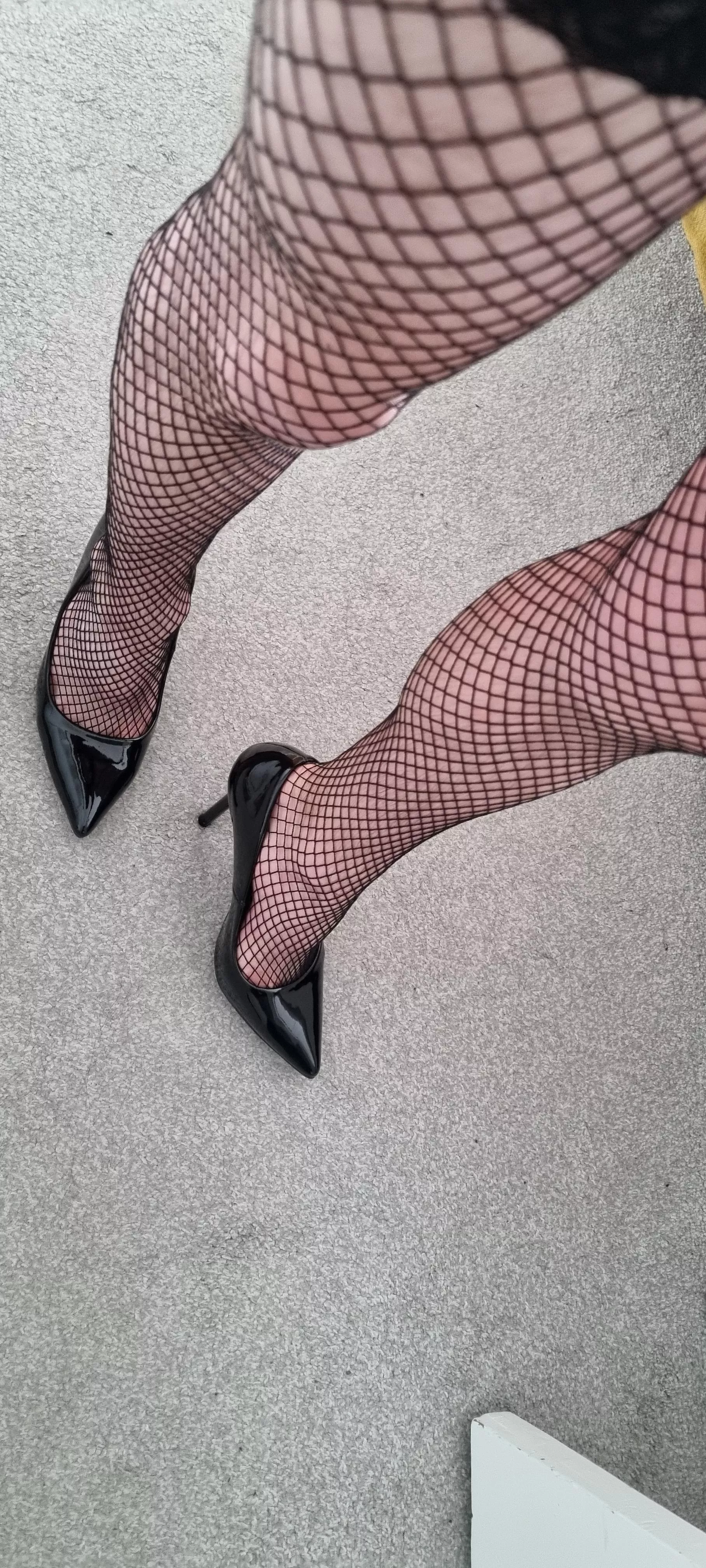 feel so good in fishnets x