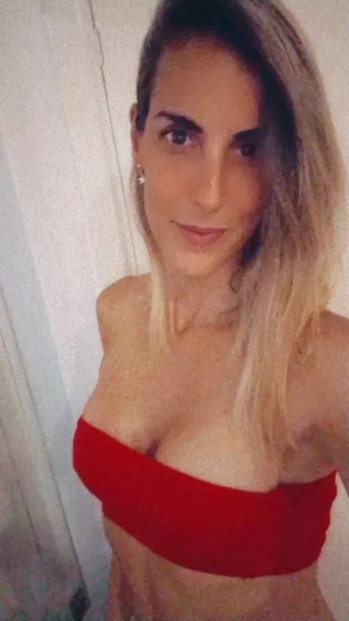 How about you come play with me, sweetie 😏🔥 (link in comments)