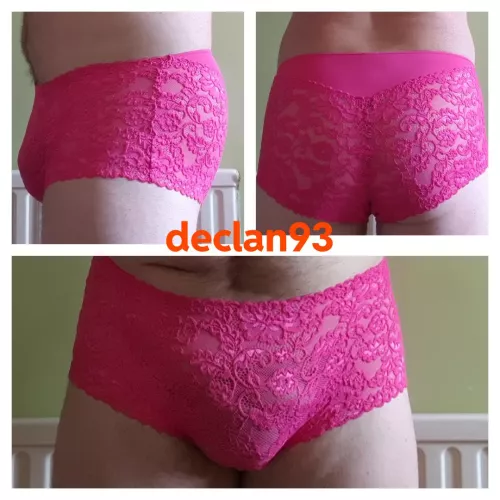 Just a bisexual guy in the UK who likes wearing lingerie. Xx