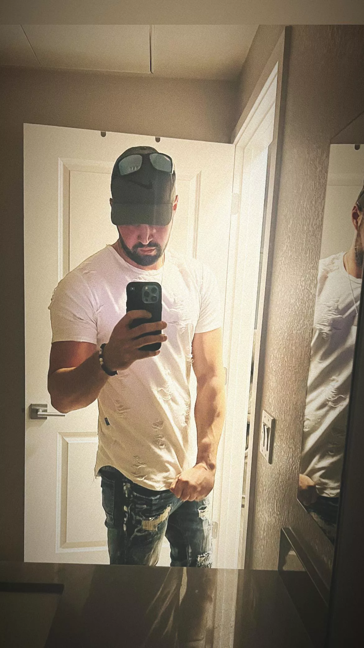 looking for a girl to bring back to my place 😈