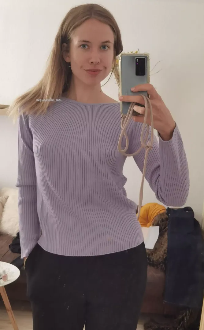 No need for a bra when you have small and perky boobs 👌