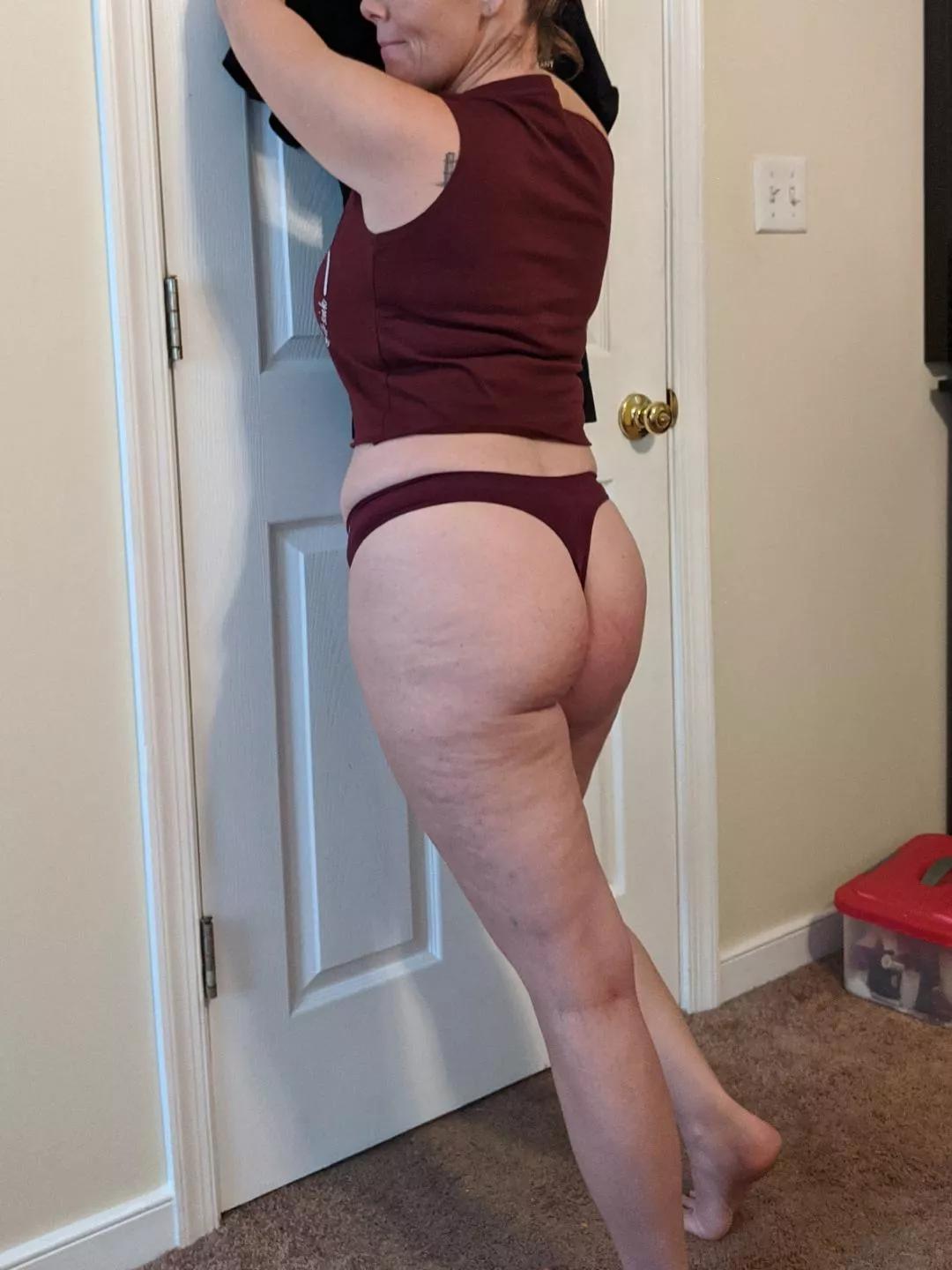 trade and chat on here. dm sample