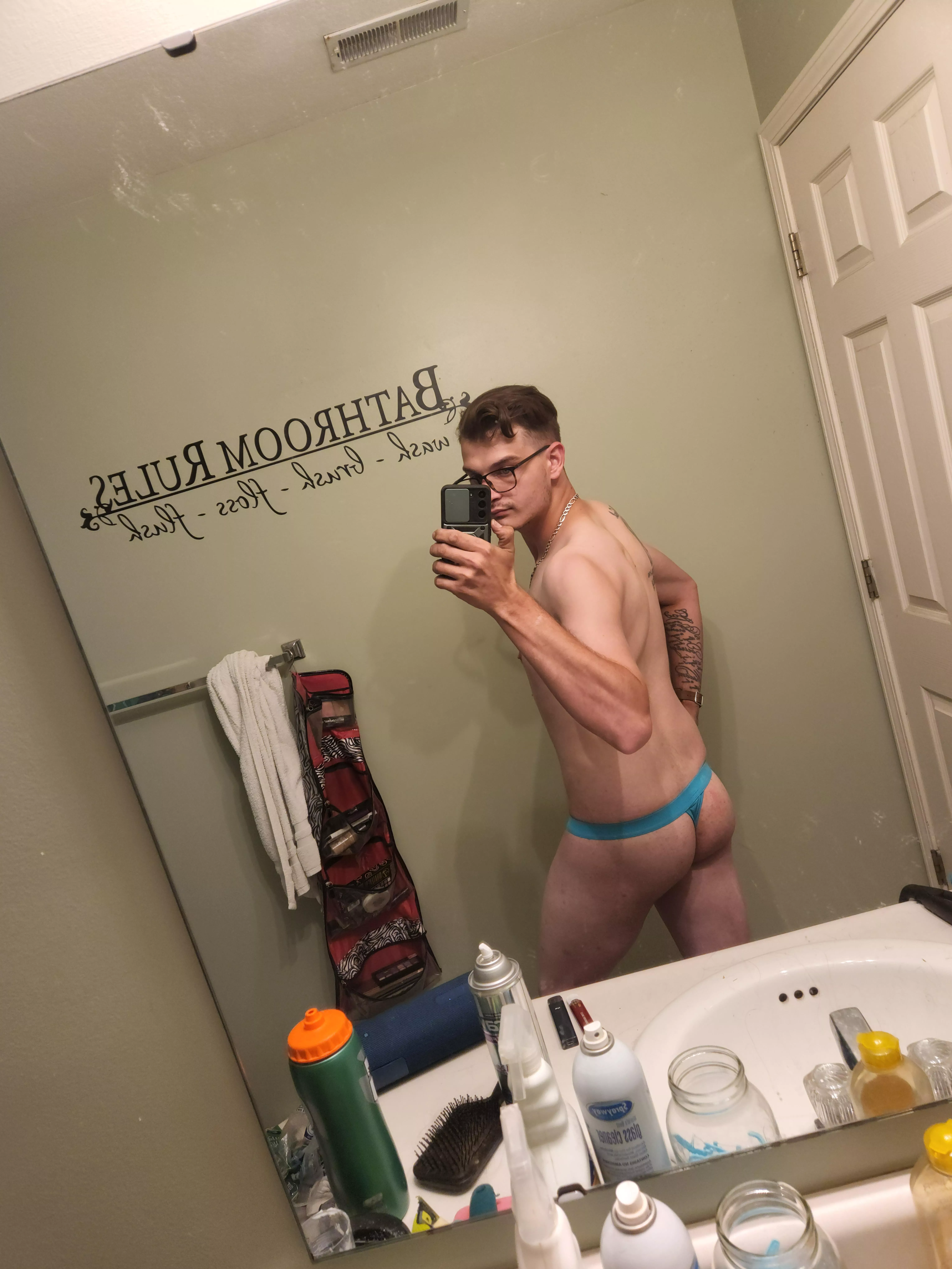who all likes white boy booty? 😋