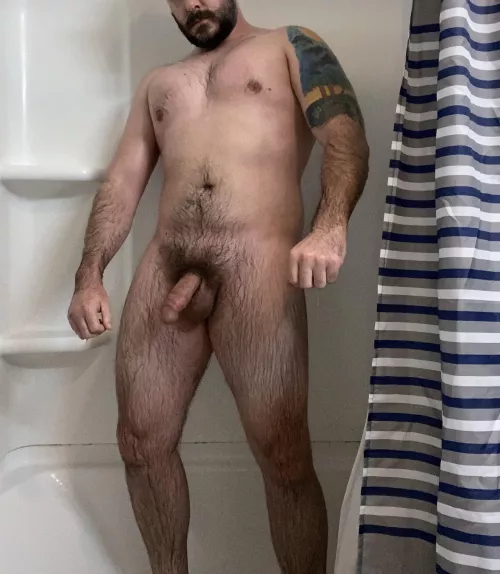 Any of you bears wanna scrub me down? Can’t quite reach my back