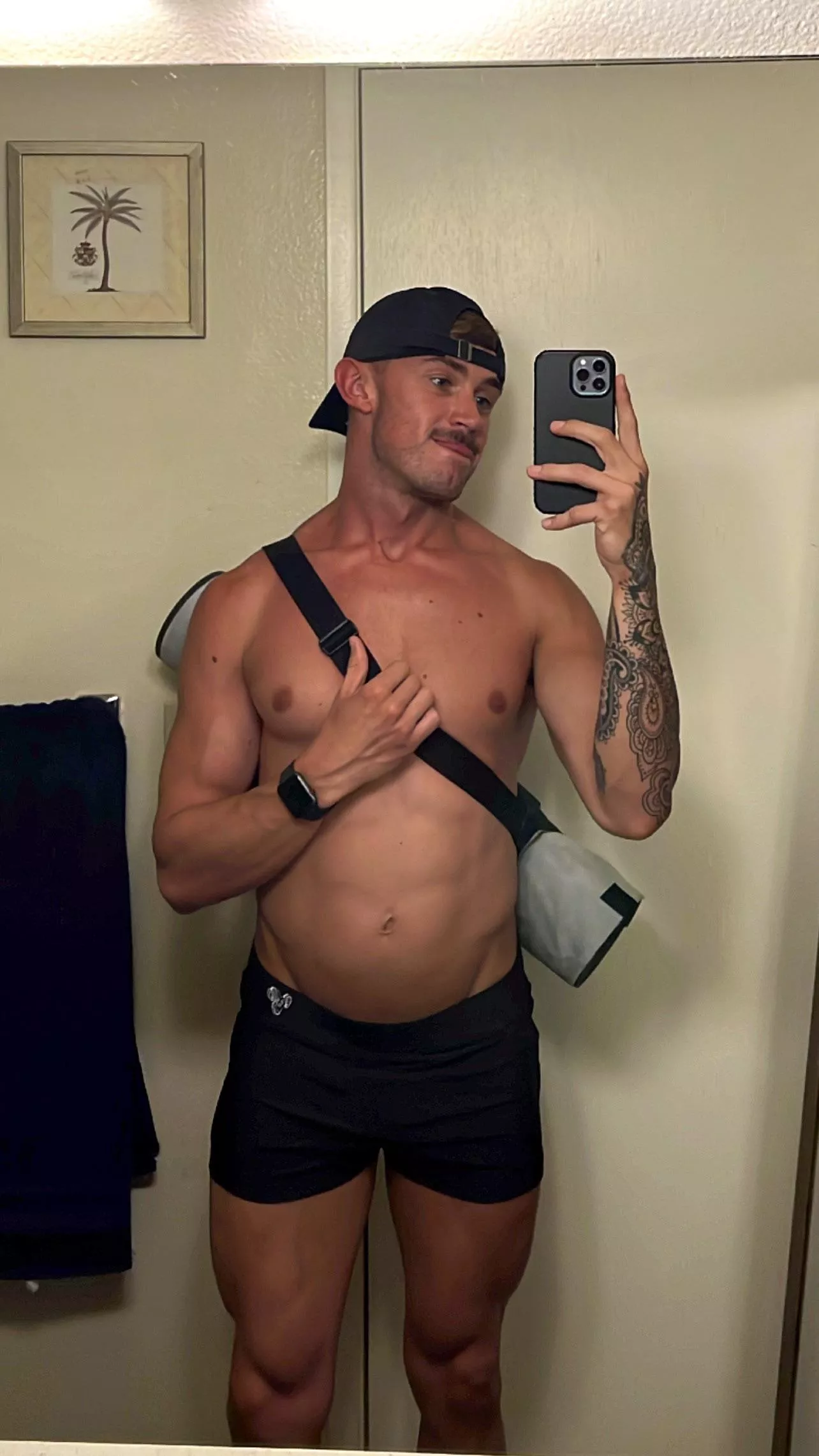 anyone else love a good yoga sesh?🧘🏻‍♂️