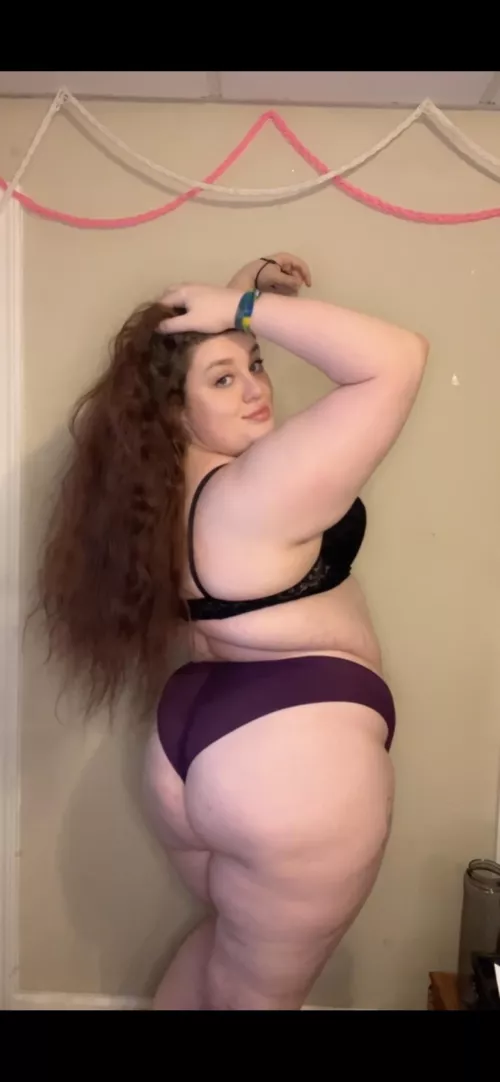 Don’t tire yourself at work baby, you’ll need some energy for later!