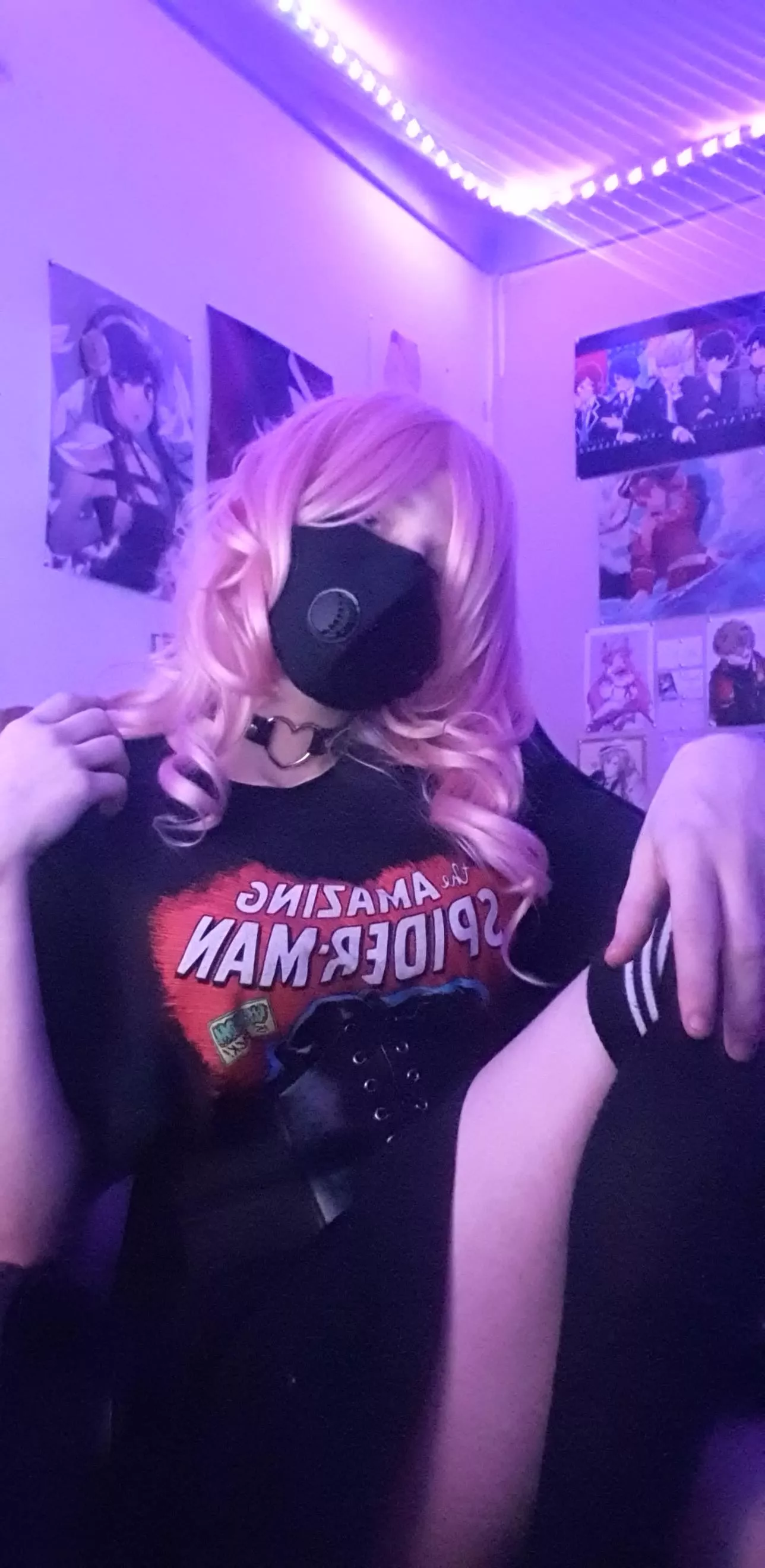 Feeling a little hot tonight, I want to sit back and watch some anime 🥰