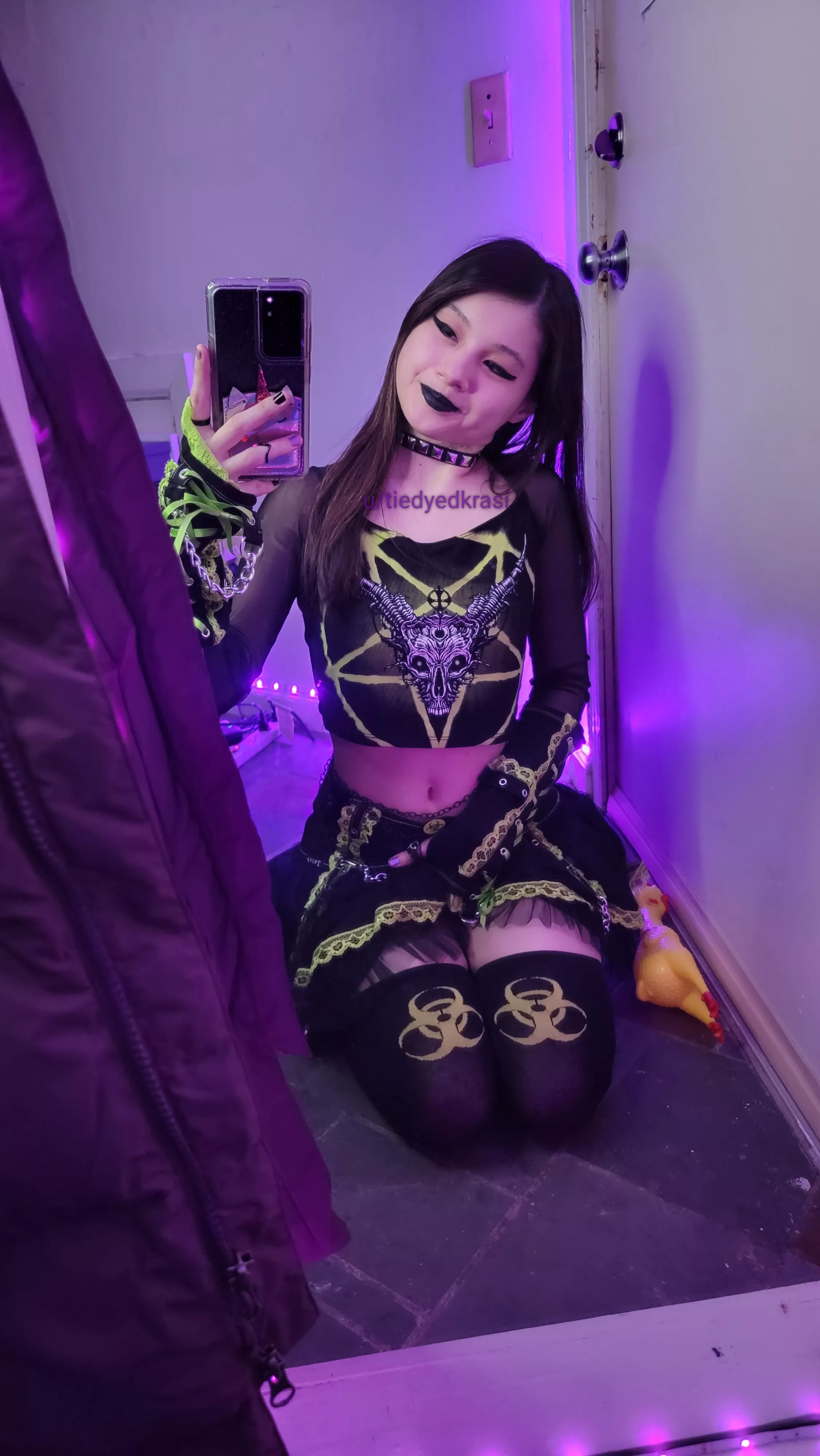 how's my outfit looking especially with the peek of my thighs