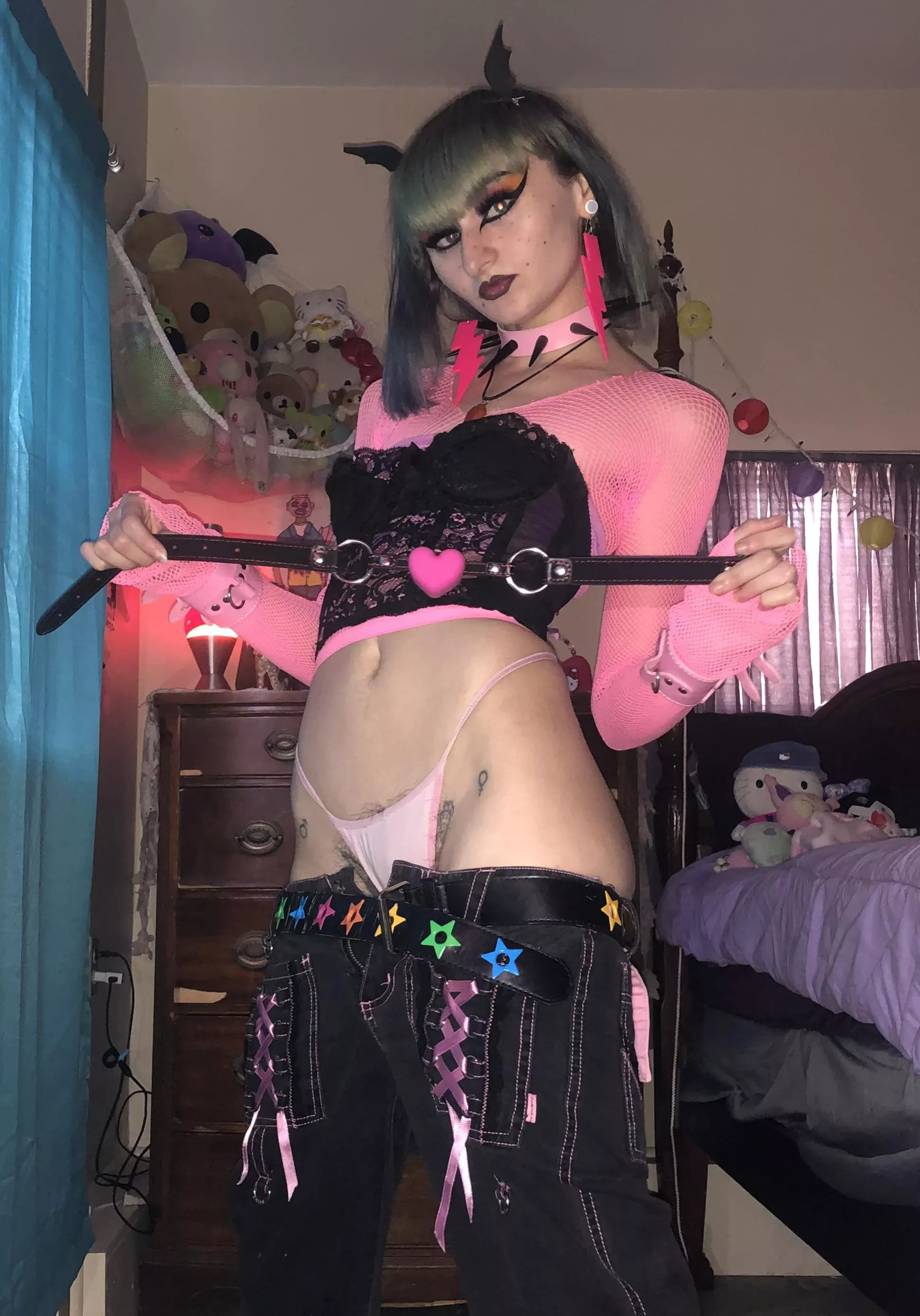 I know this pretty rave girl….