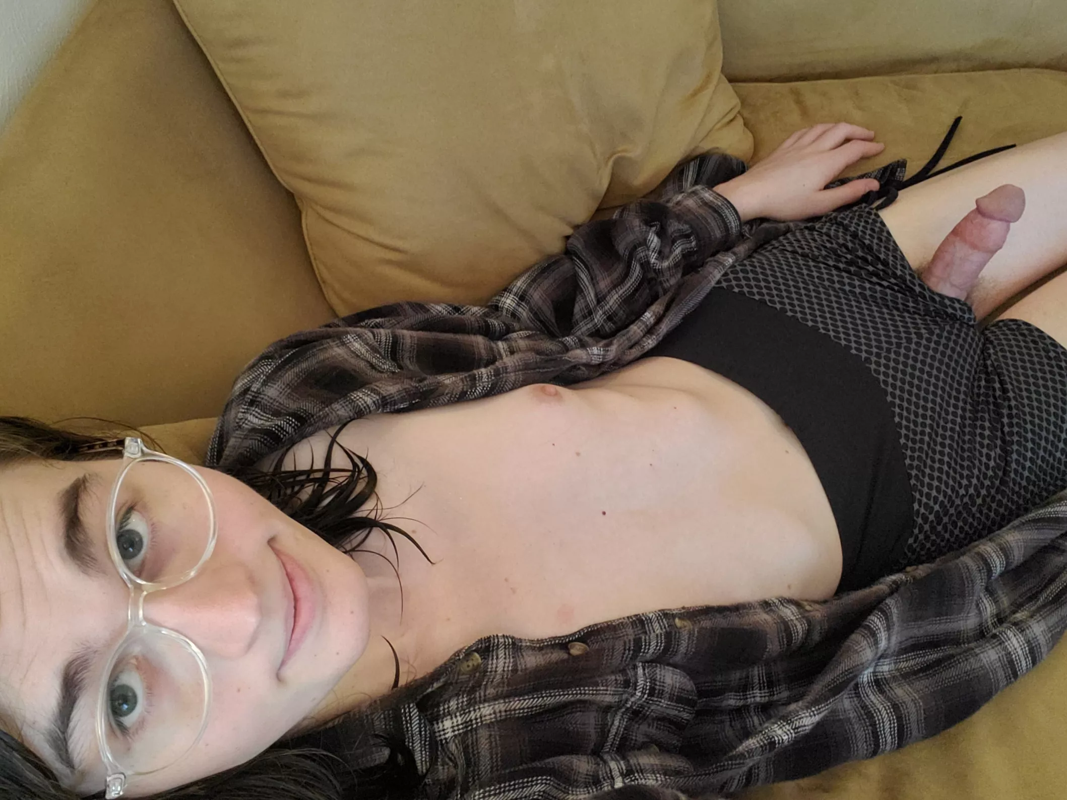 It doesn't fit in my new shorts :(