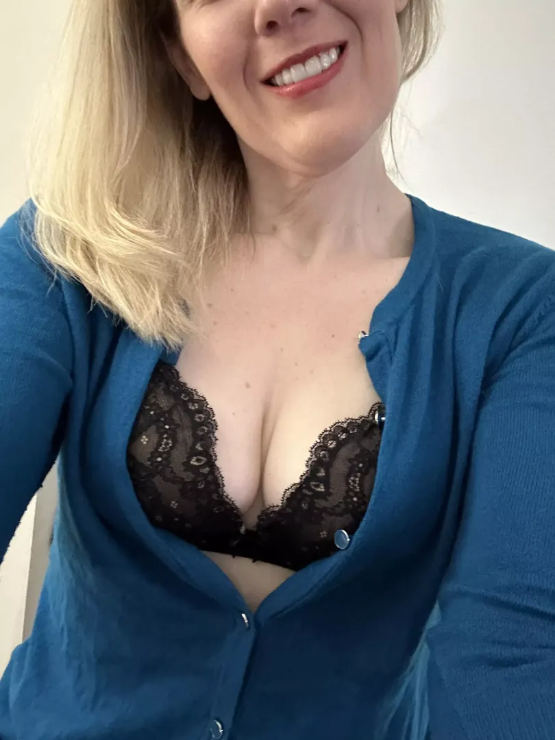 It’s a nice day for a light sweater. It’s a nice day for a- cardigan!