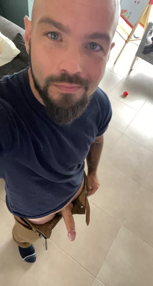 It’s no-undie day today 🤭