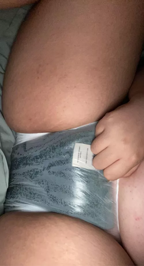 Just put my nighttime diaper on and I’m already wet😭 I hope I don’t leak tonight 🍼