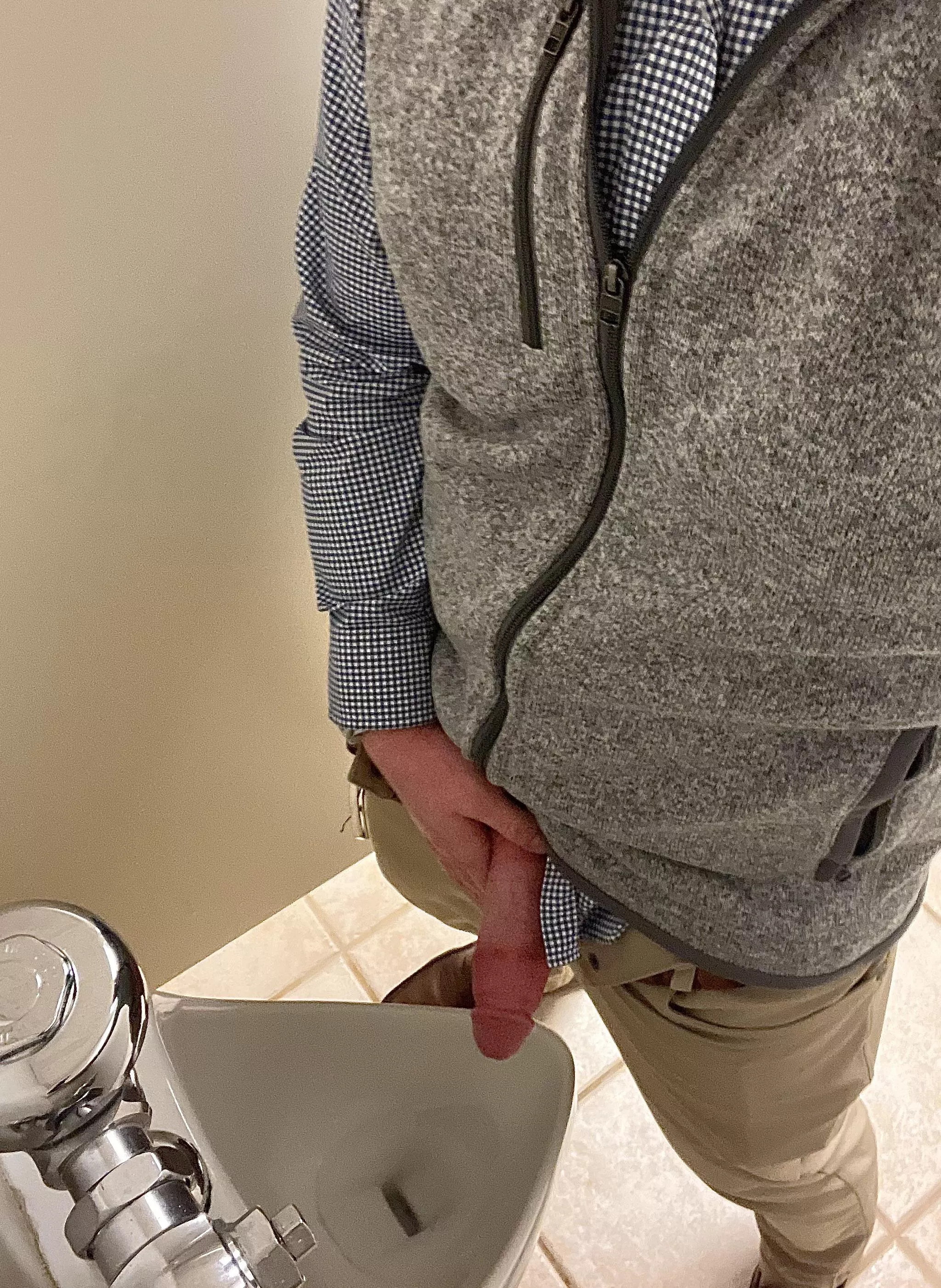 [M21] At the work urinal, hopefully my coworkers don’t come in😈