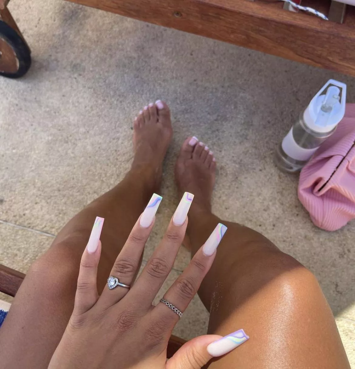 my manicure and pedicure are in beach mode 🏖 would wo lick my fingers and toes ??!