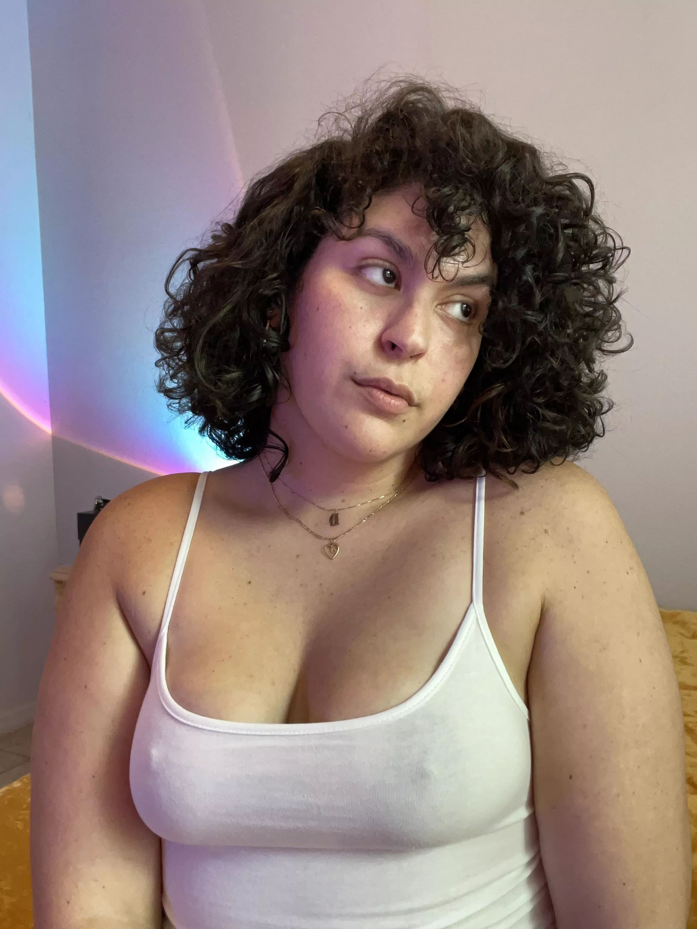 Tank tops with no bra is literally all I wear ✨💖🍒