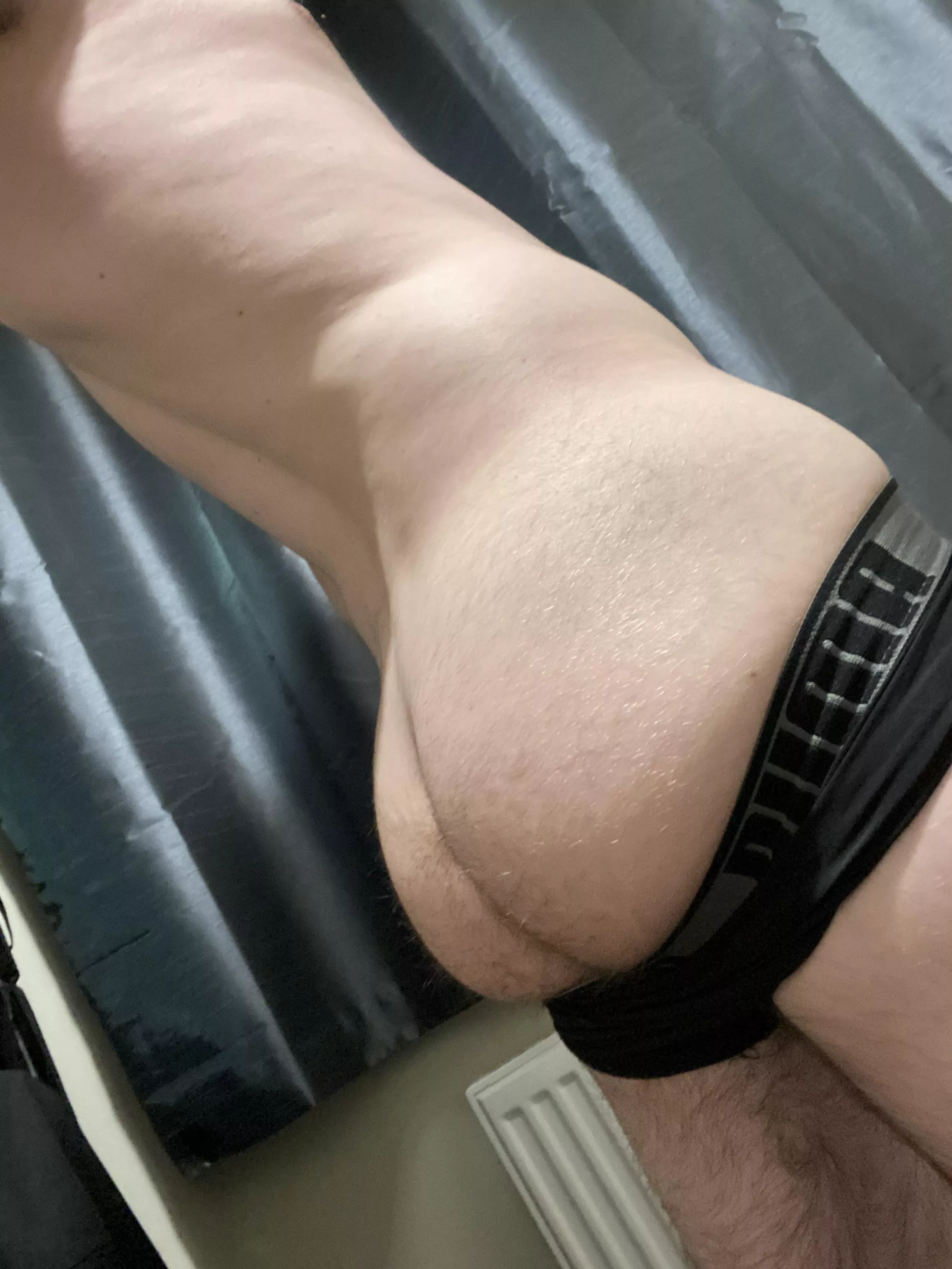 19YO Bi Top, any good?! 🍑