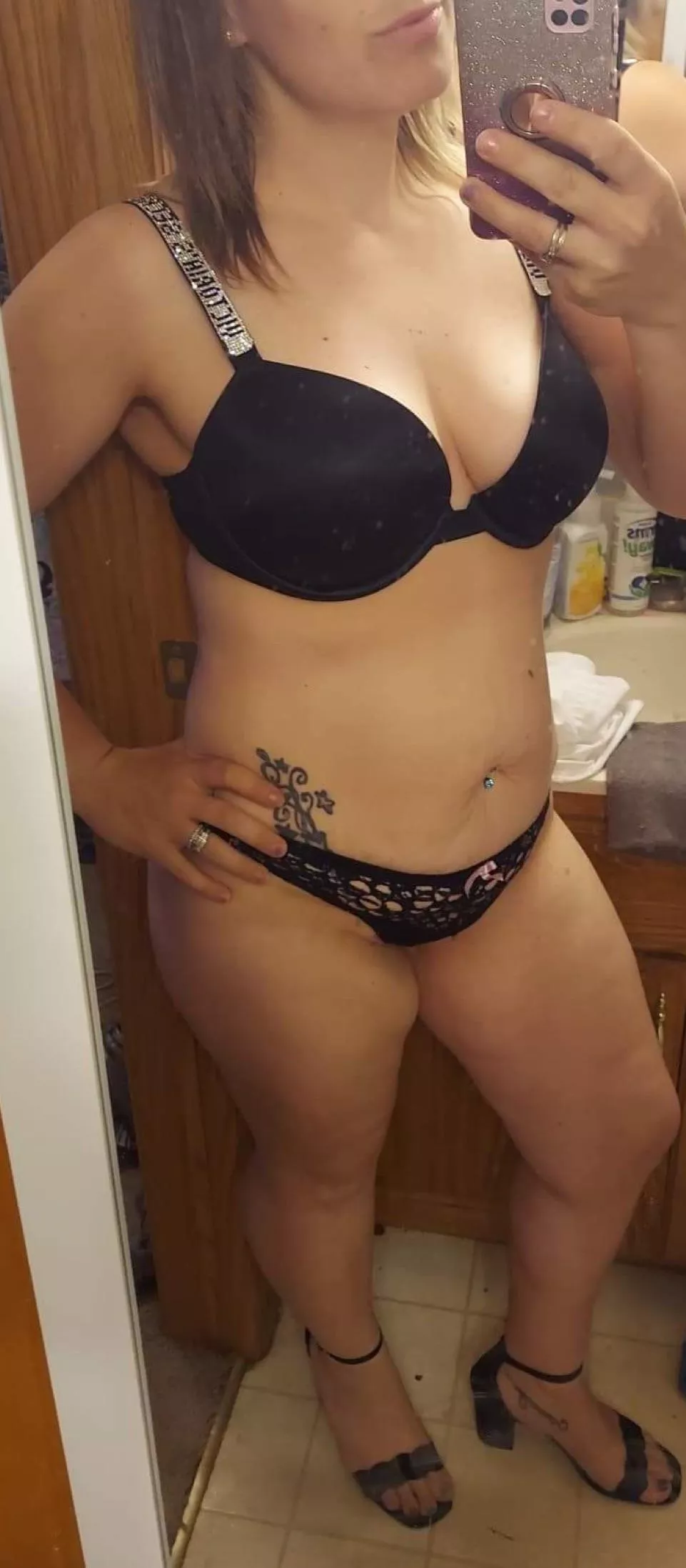 Can this mom bod still get your attention? 😘