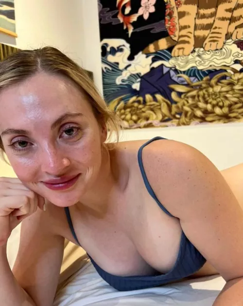 F22 Good morning daddy😉 Can i put your balls on my mouth?💦😈