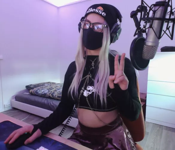 femboy or gamergirl 🤔😅💜