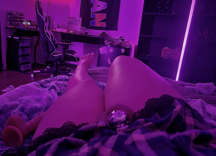 Freshly shaven, not only the legs😘