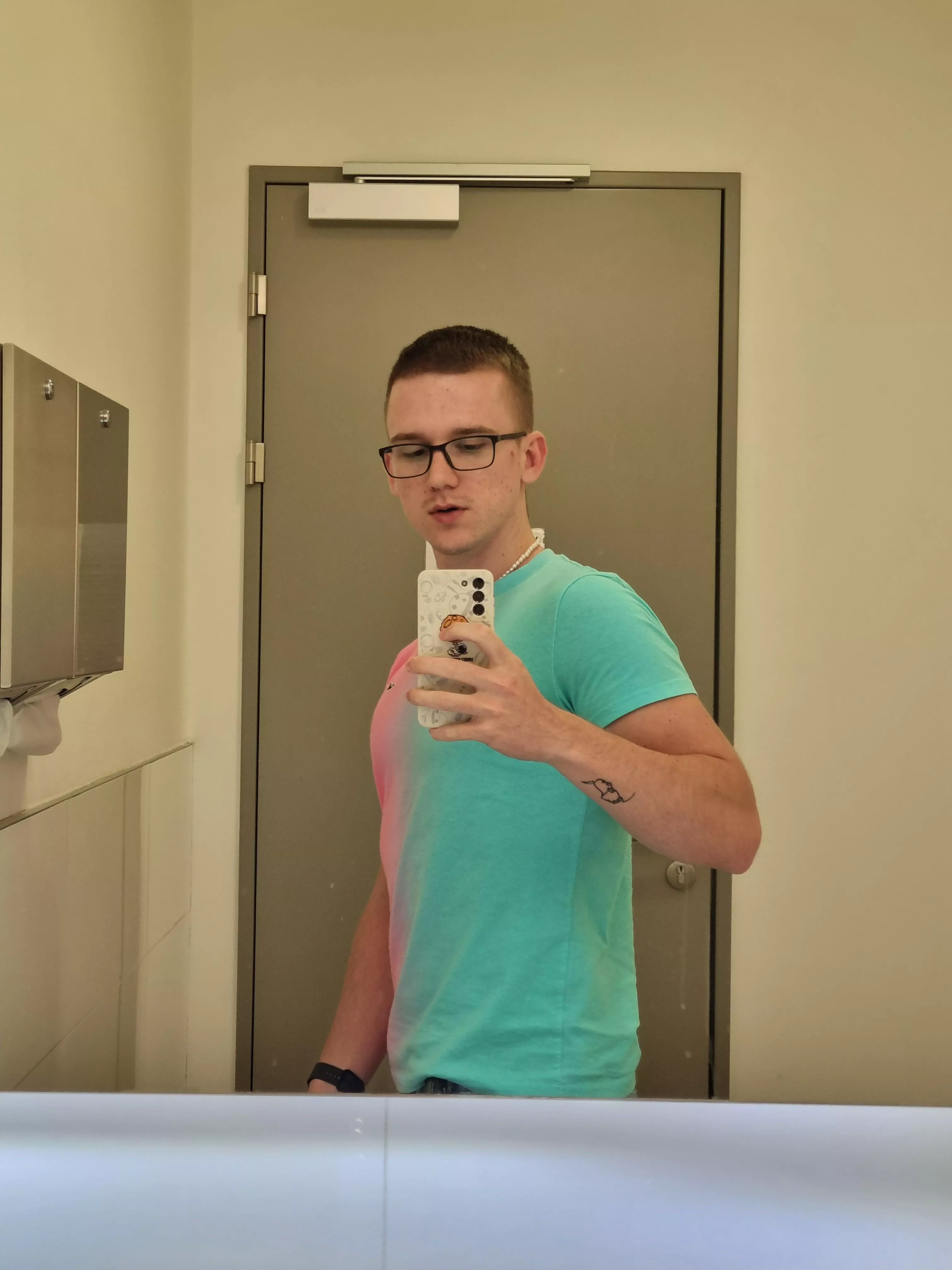 hate my glasses but i like the picture :)