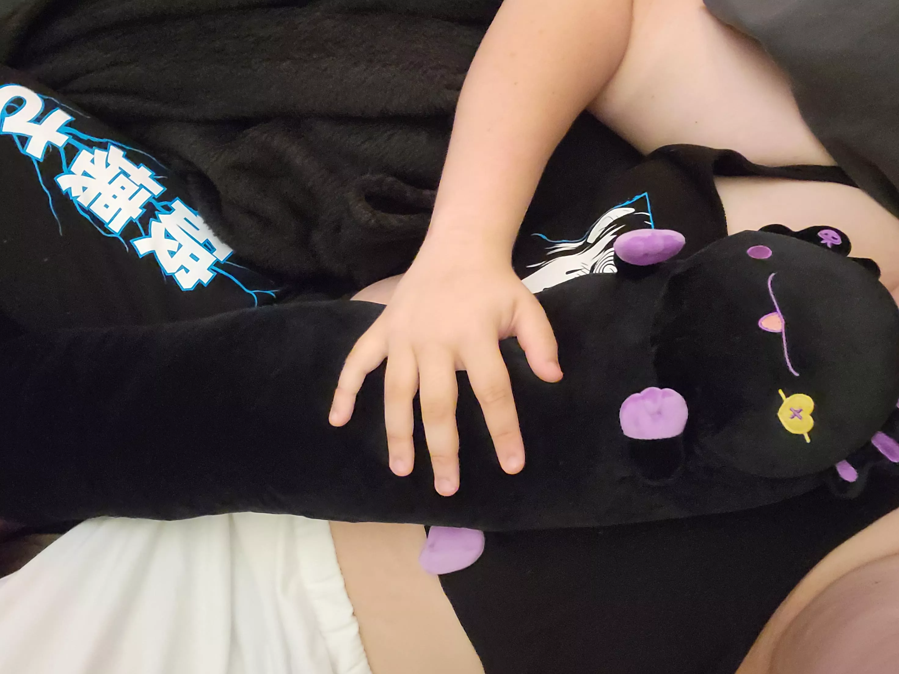 I just got this really cute Axolotl Plushie >w<.