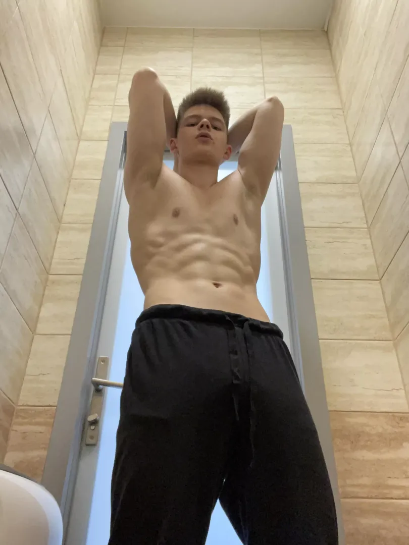 Would you take a workout with me? I could help you, and then, you could help me a bit 😏
