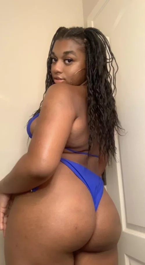 Bury your face in my ass..?💙✨
