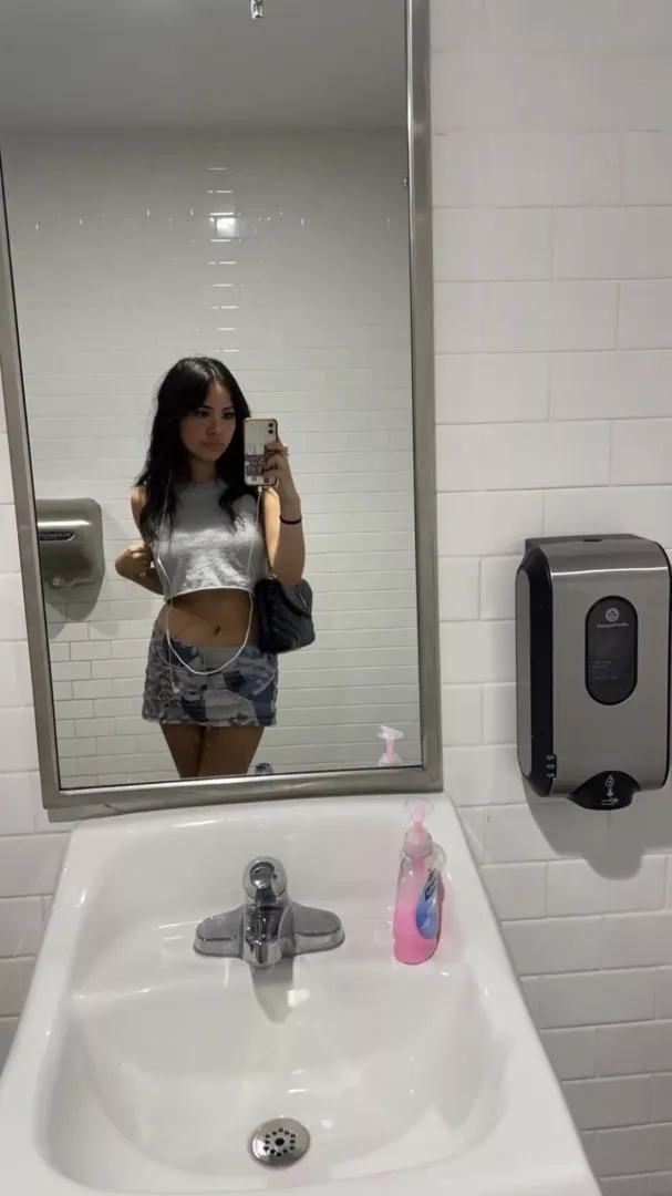 Fits like this would be ruined by a bra lol 18f