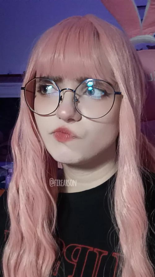 Give me ideas for new makeup looks I'm out lol, here is a lil pouty face btw 💖🌸