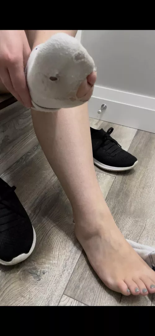 I think it’s time to get new gym socks… How stinky do you think these are? 🙈😉