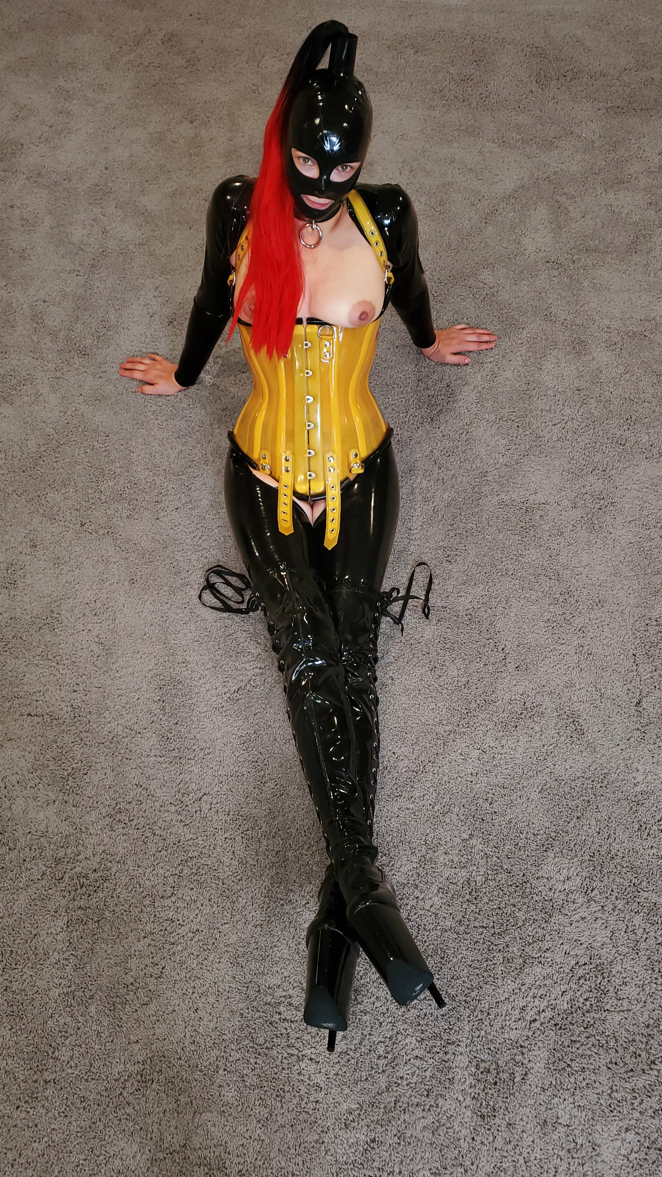 I think this may be one of my favourite outfits to go with this hood, what do you think? I think this may be one of my favourite outfits to go with this hood, what do you think?