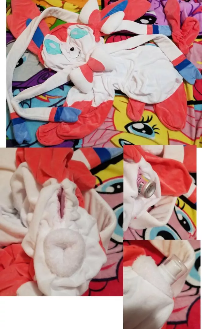 Recently commissioned giant feral female Pokemon eeveelution Sylveon with useable anus and canine pussy/cookie [f]