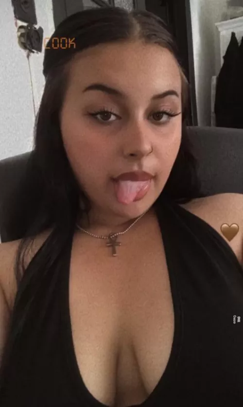Someone can cum trib my gf ? I’ll reward with her nudes