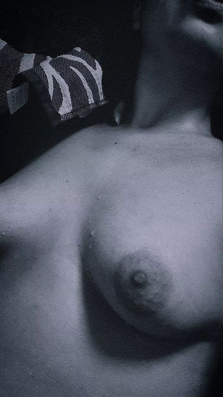 Wanna worship some small tits queen? 😊 [ST]