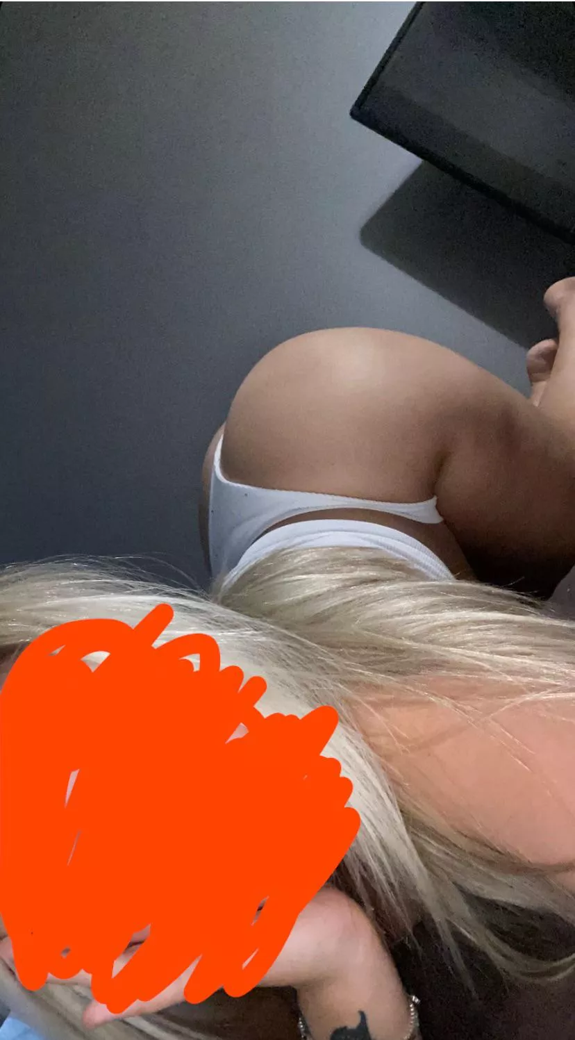 Who’s face would like to experiment on being a seat? 🤭 (F4F)