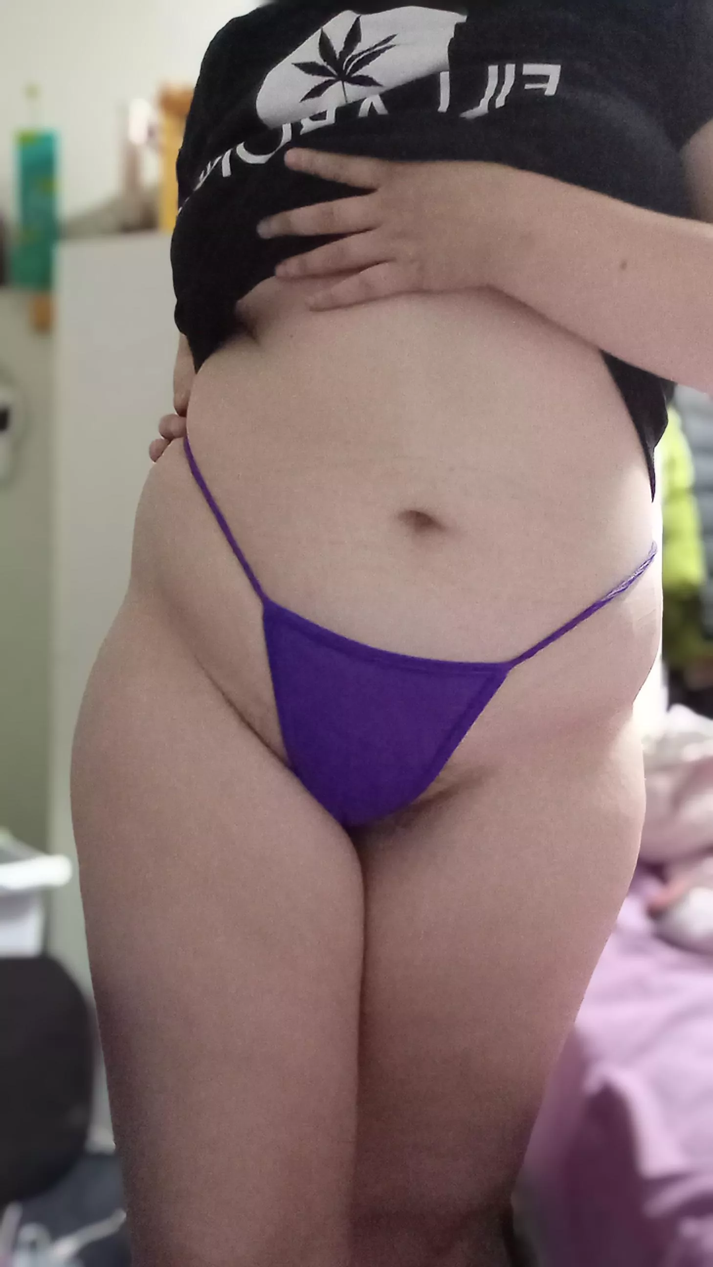 Would you like a women to laugh at your pathetic little cock? or would you like a submissive gamer girl? Check out my spicy sites for a good time 💖