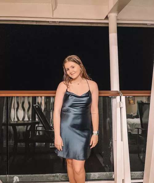 Can someone trib this girl from my college? DM me for more