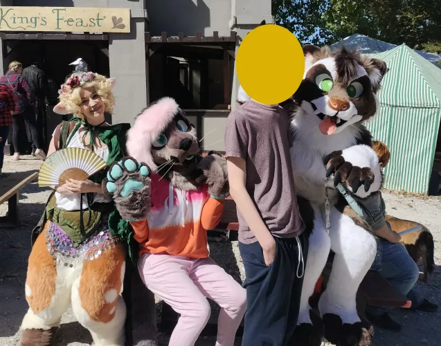 Flew out to STL Ren-fest and met these cuties!