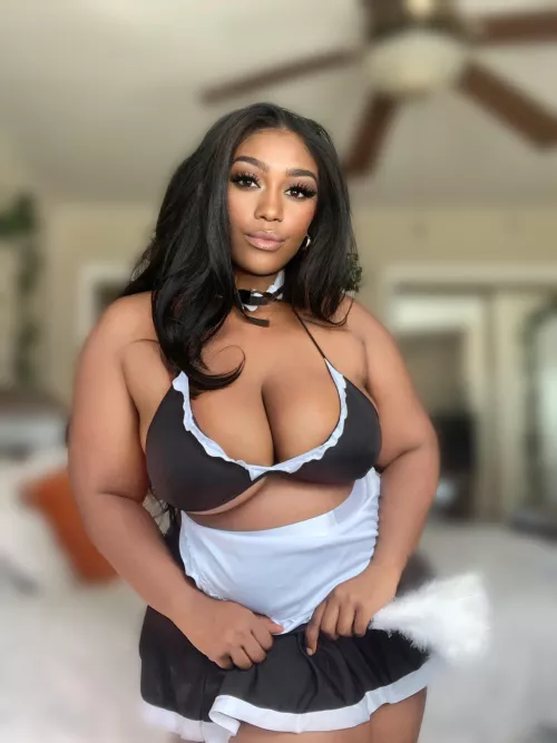 Halloween month is my fav!!🖤🖤👸🏾👸🏾