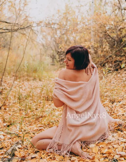 Happy October! ☺️ Time to play in the leaves 🍂[39F]