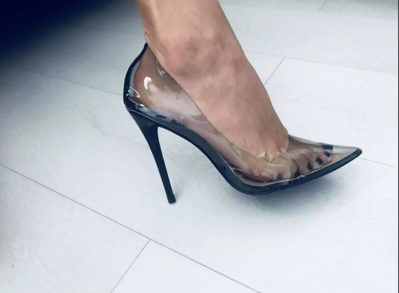 Hot af. These shoes really compliment my feet